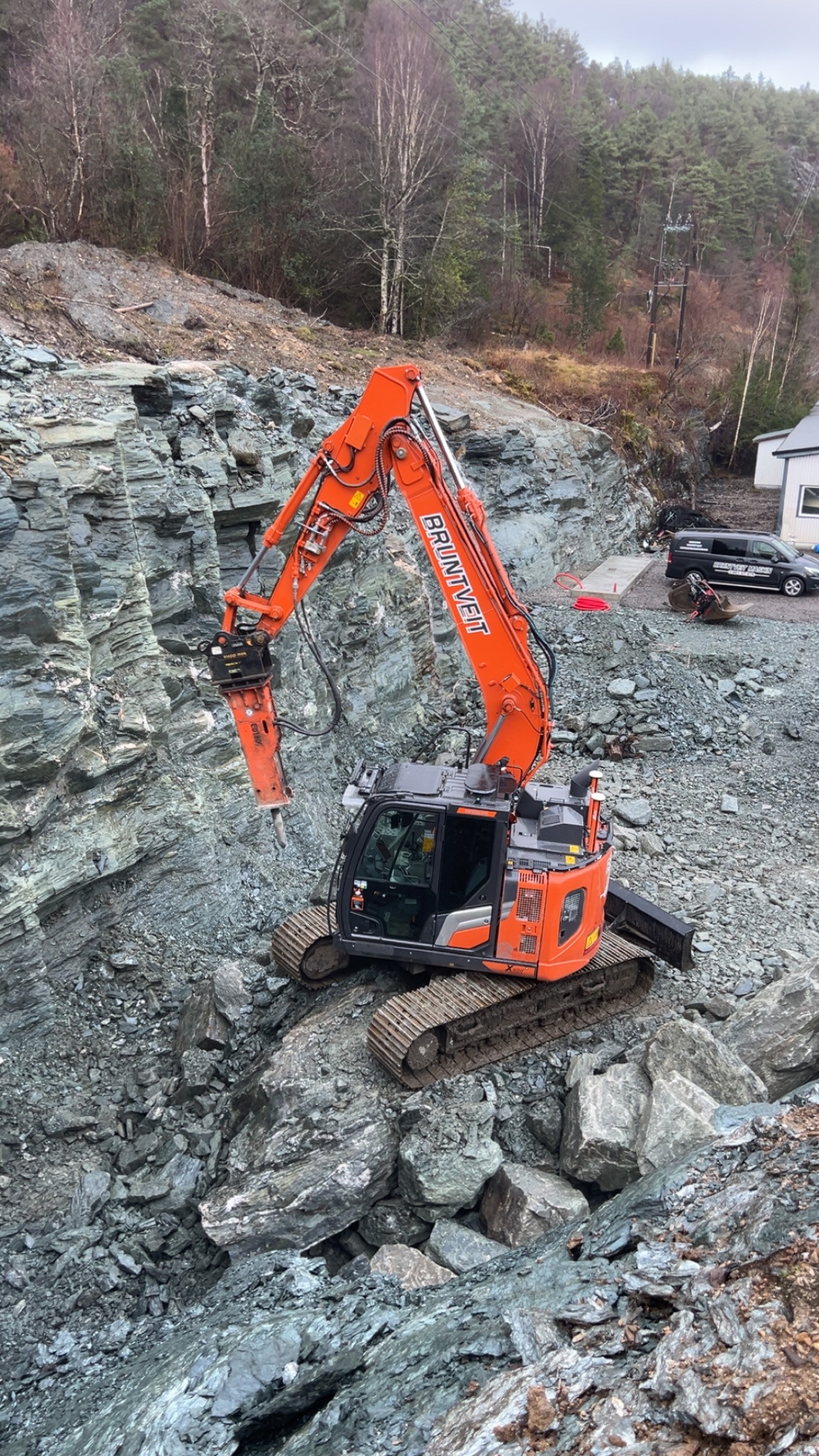 Bruntveit Maskin gravemaskin i arbeid